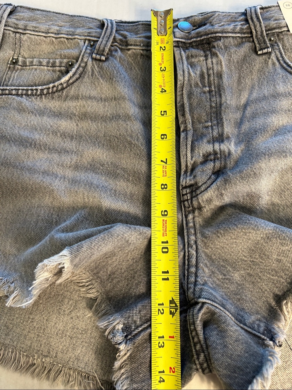 Universal Thread Grey Wash Distressed Button Fly Mini Cut Off Denim Short Sz 16 - Picture 11 of 13
